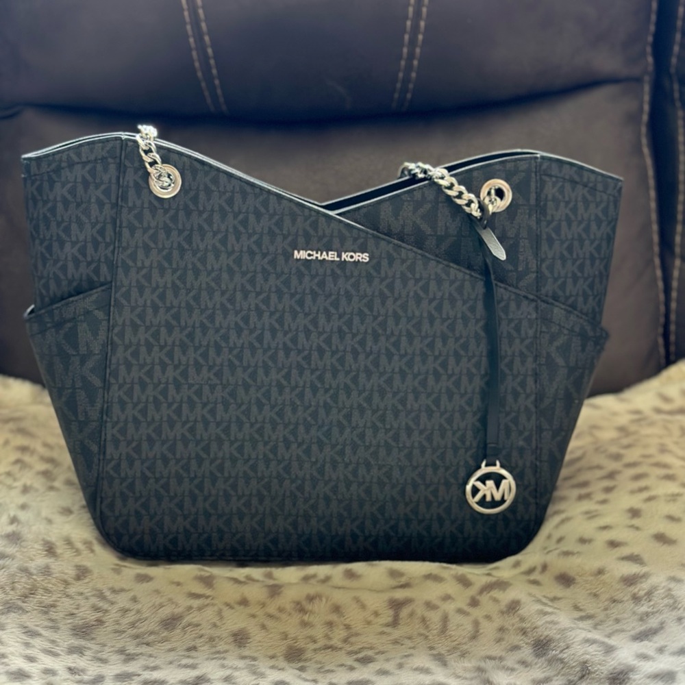 Medium MK bag